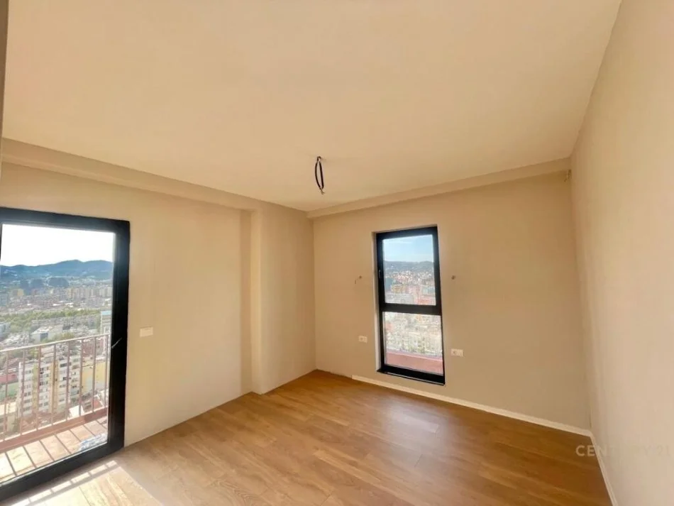 Tirane, jepet me qera apartament 2+1 Kati 17, 160 m² 2.100 € (Tirane)