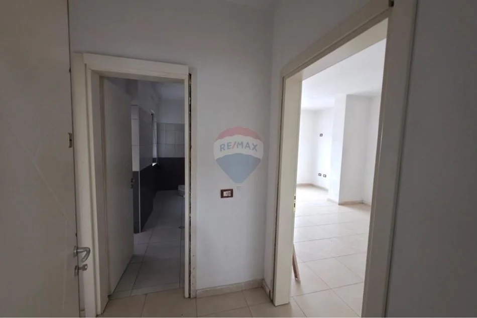 Tirane, shitet apartament 1+1+Ballkon Kati 5, 88.700 € (Tek casa italia)