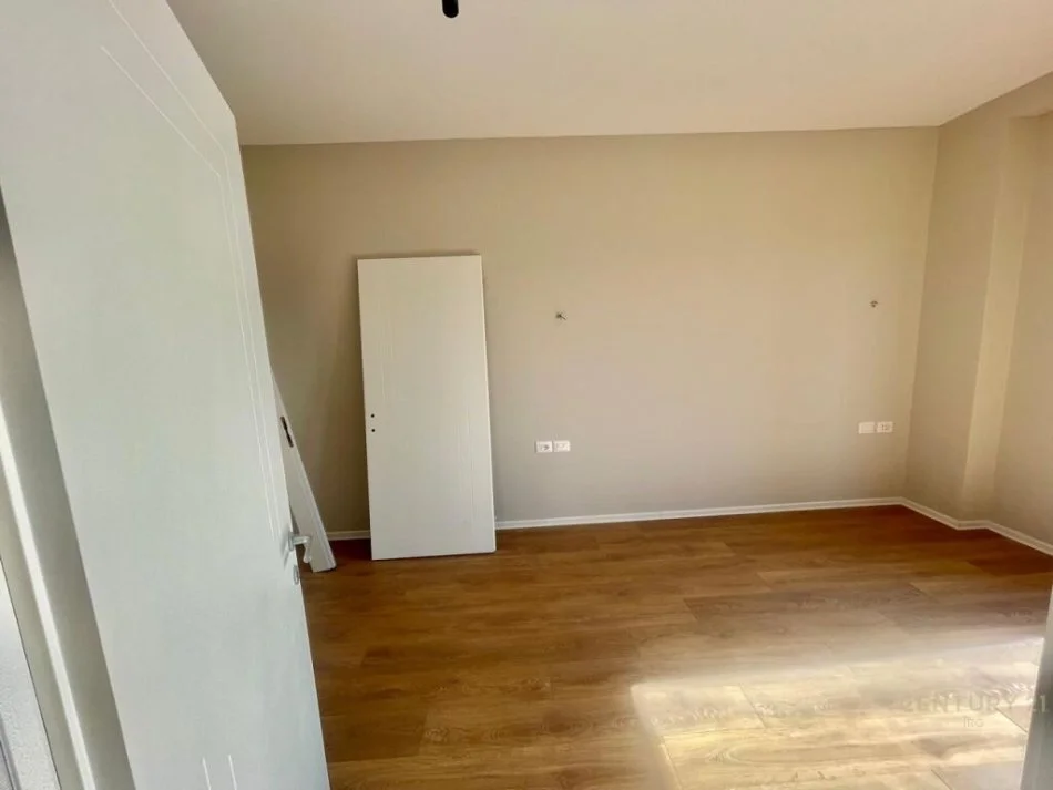 Tirane, jepet me qera apartament 2+1 Kati 17, 160 m² 2.100 € (Tirane)