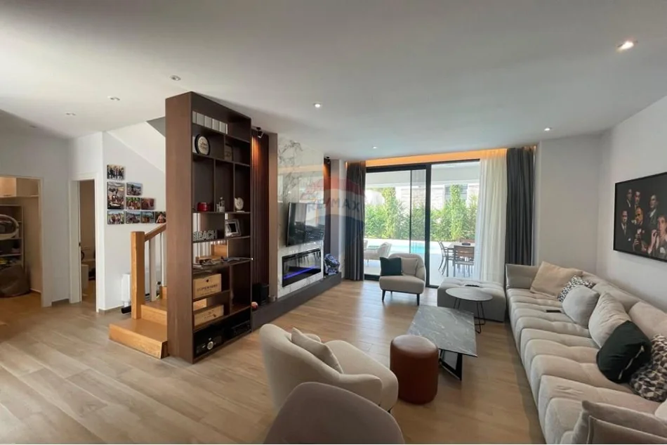 Durres, shitet 4+1 , 380 m² 1.200.000 € (Gjiri i Lalzit)