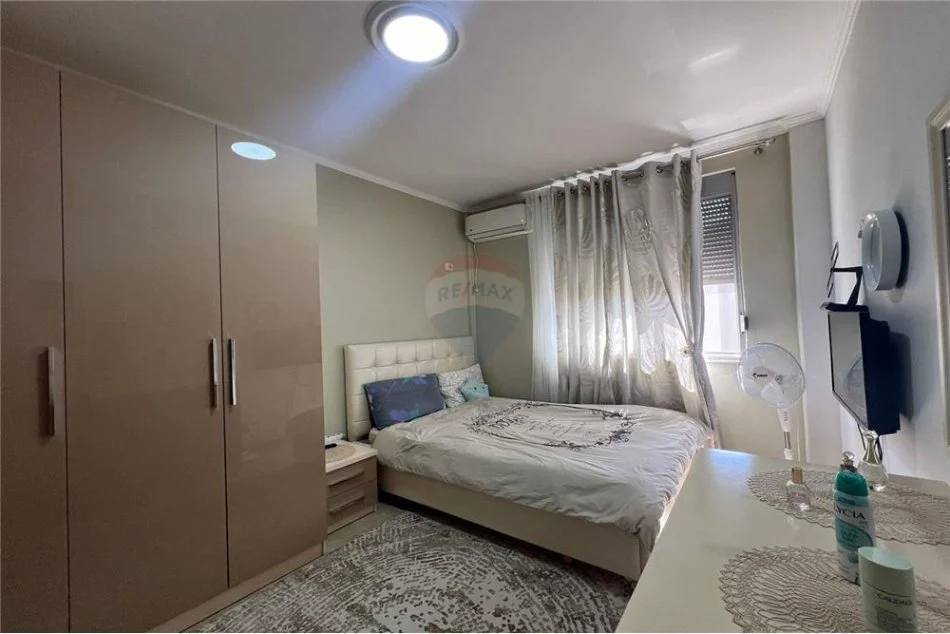 Tirane, jepet me qera apartament 2+1 Kati 3, 110 m² 900 € (Liqeni i Thate)