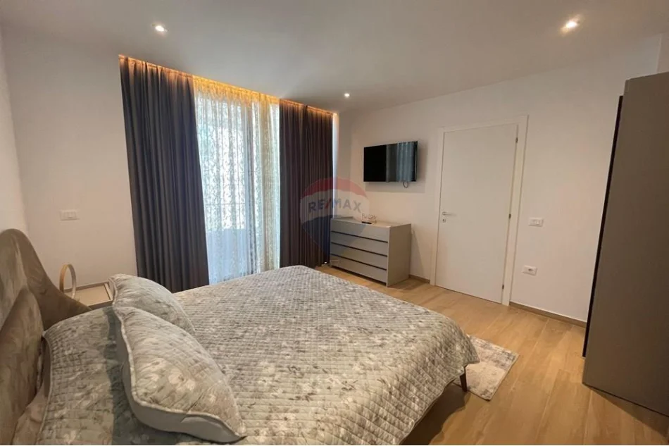 Durres, shitet 4+1 , 380 m² 1.200.000 € (Gjiri i Lalzit)