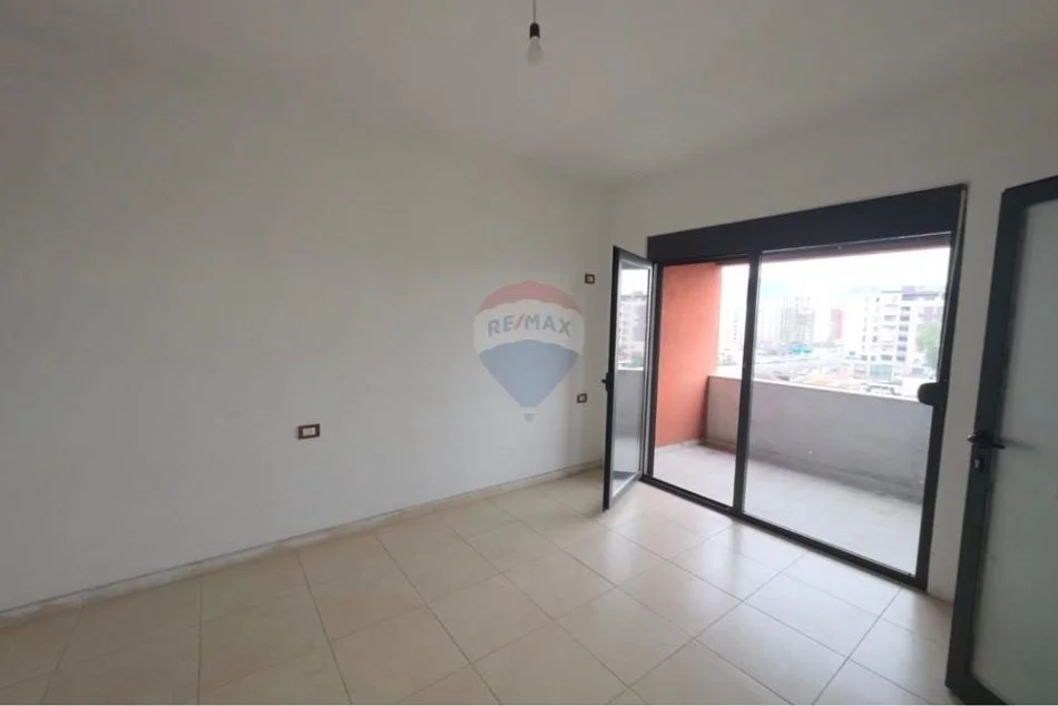 Tirane, shitet apartament 1+1+Ballkon Kati 5, 88.700 € (Tek casa italia)