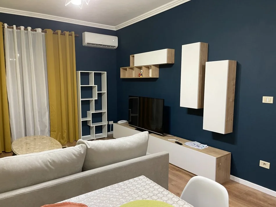Tirane, jepet me qera apartament 2+1+Ballkon, Kati 1, 100 m² 550 € (Ferit Xhajko)