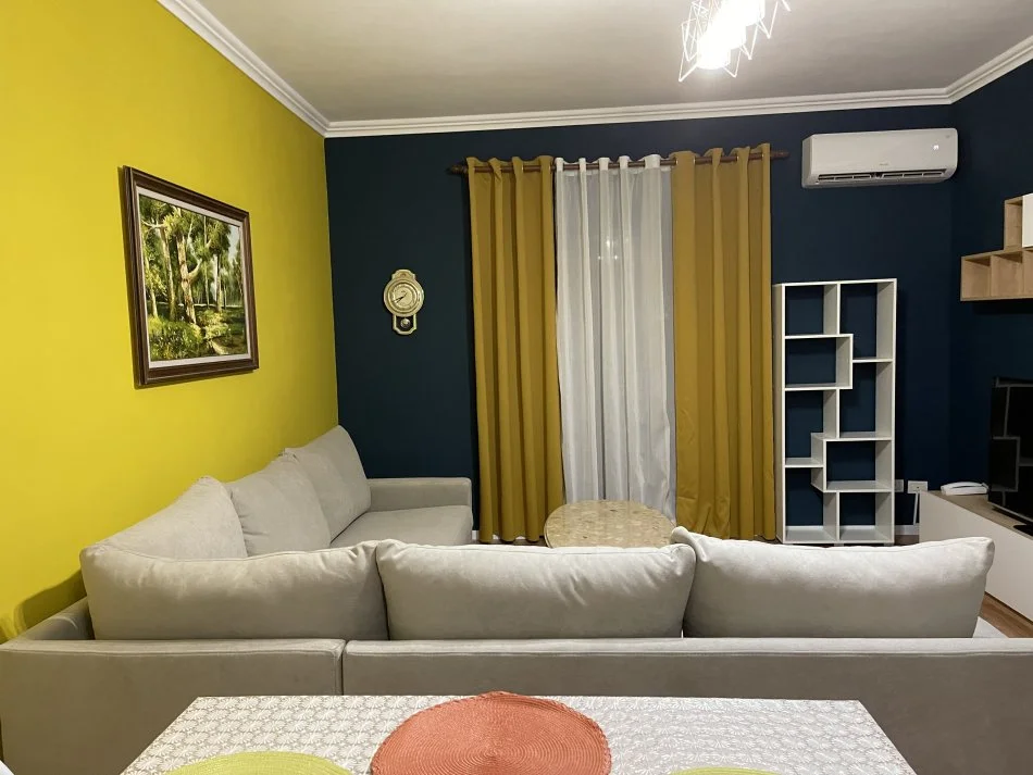 Tirane, jepet me qera apartament 2+1+Ballkon, Kati 1, 100 m² 550 € (Ferit Xhajko)
