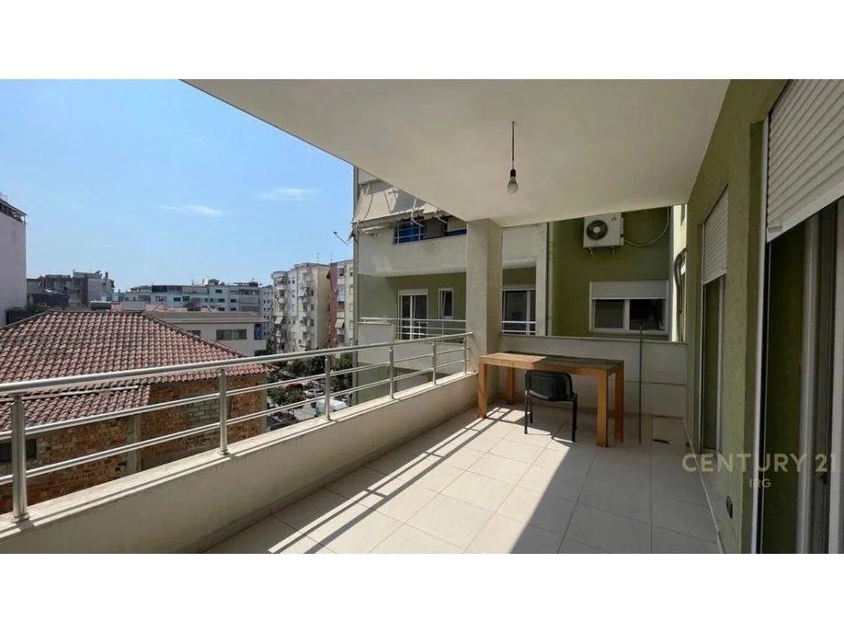 Tirane, jepet me qera apartament 1+1 Kati 3, 104 m² 450 € 