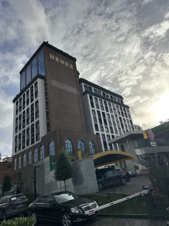 Tirane, shitet 1+1+Ballkon Kati 4, 165.000 € 