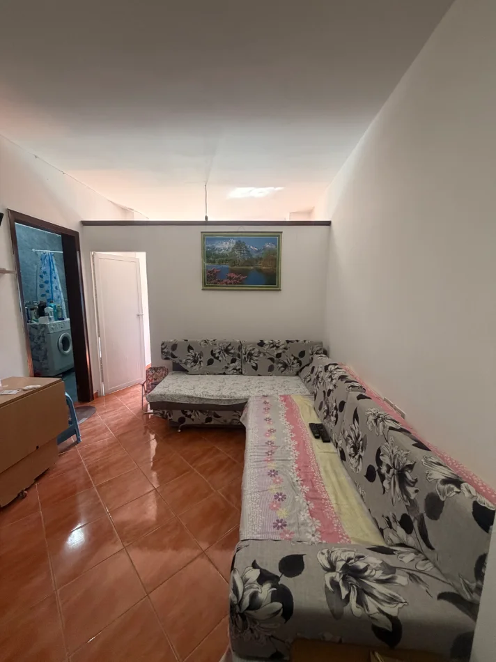 Durres, jepet me qera garsonier 1+1 Kati 3, 40 m² 300 € (Golem)