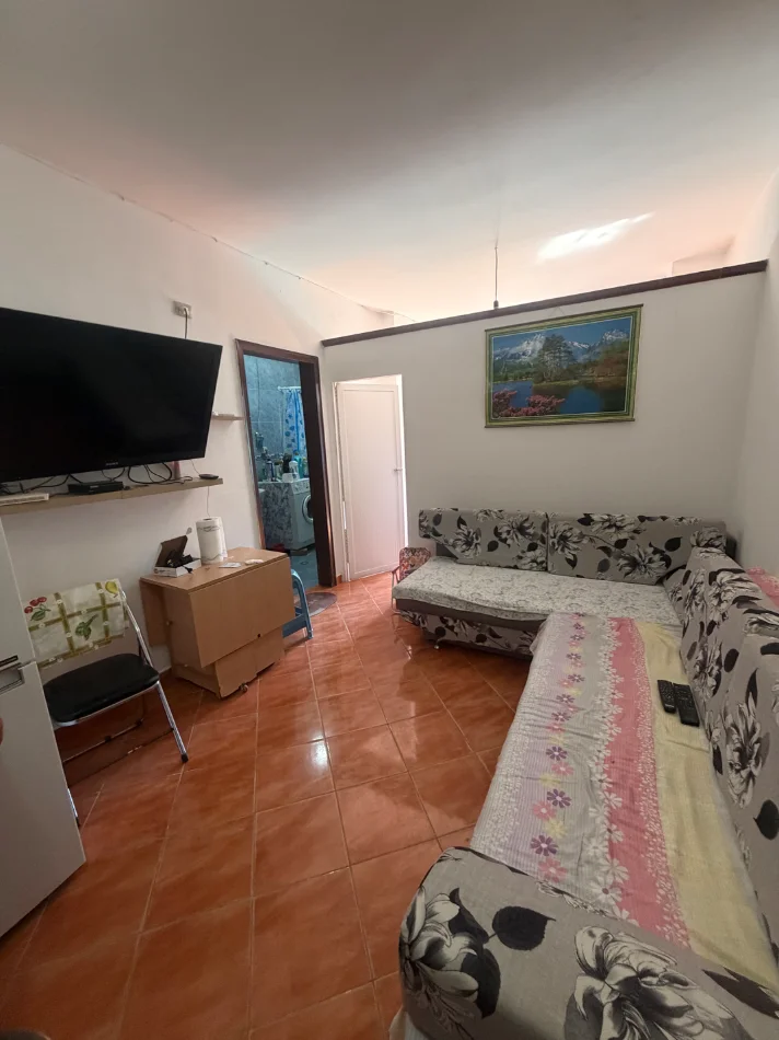 Durres, jepet me qera garsonier 1+1 Kati 3, 40 m² 300 € (Golem)