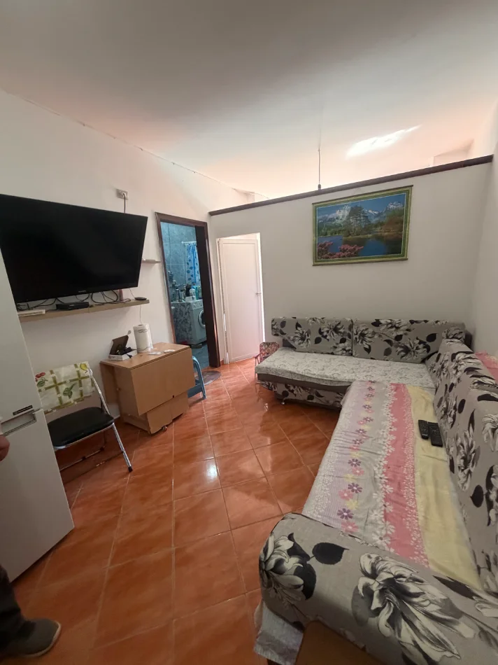 Durres, jepet me qera garsonier 1+1 Kati 3, 40 m² 300 € (Golem)