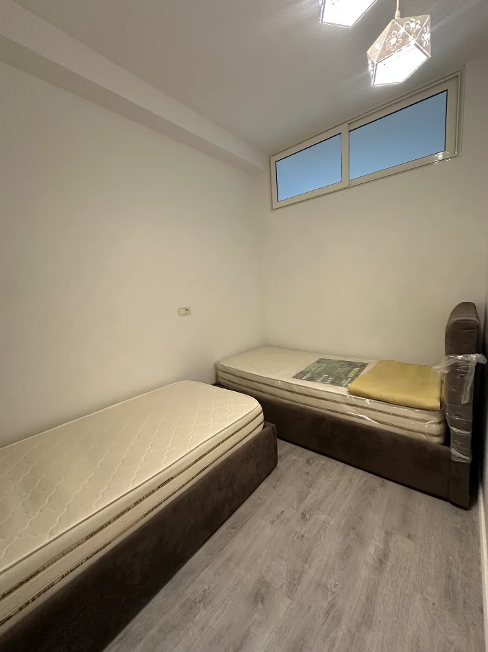 Tirane, jepet me qera apartament 2+1 Kati 3, 100 m² 650 € (Rruga 5 maji)