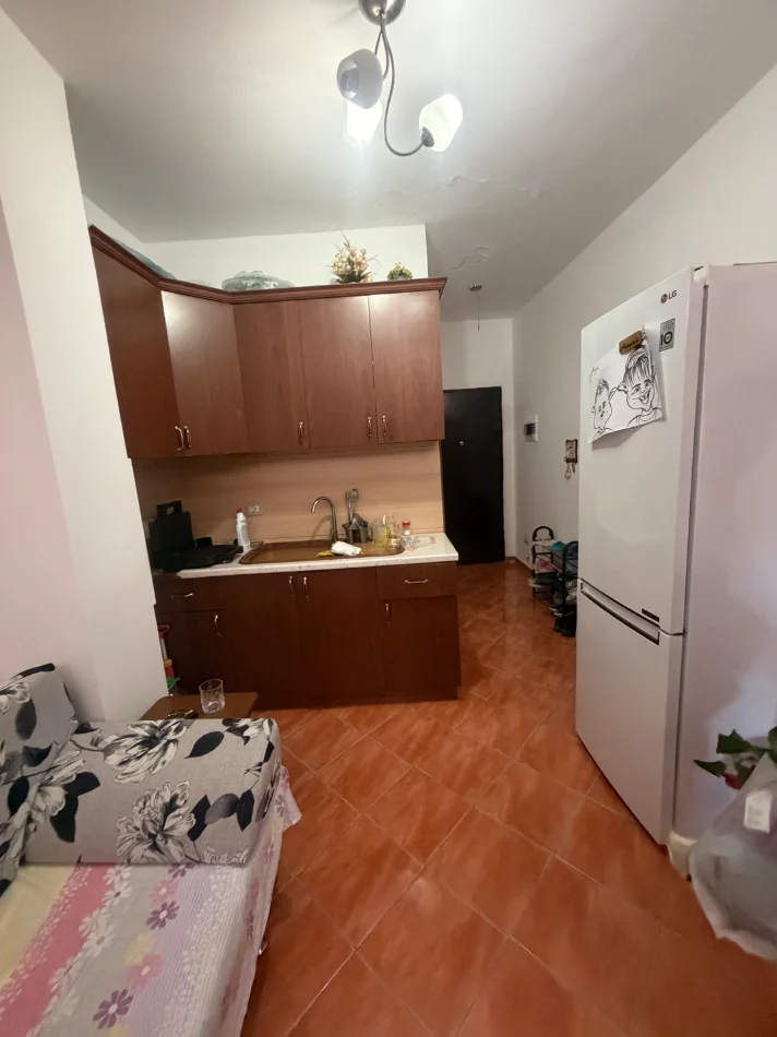 Durres, jepet me qera garsonier 1+1 Kati 3, 40 m² 300 € (Golem)