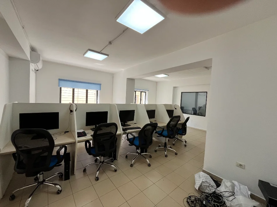 Tirane, jepet me qera zyre Kati 0, 121 m² 750 € (Sheshi Avni Rustemi)