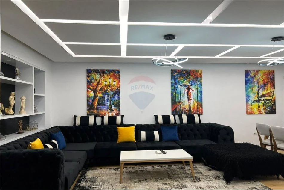 Tirane, jepet me qera apartament 2+1+Ballkon Kati 1, 190 m² 1.100 € (Liqeni i Thate)