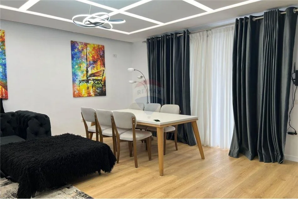 Tirane, jepet me qera apartament 2+1+Ballkon Kati 1, 190 m² 1.100 € (Liqeni i Thate)