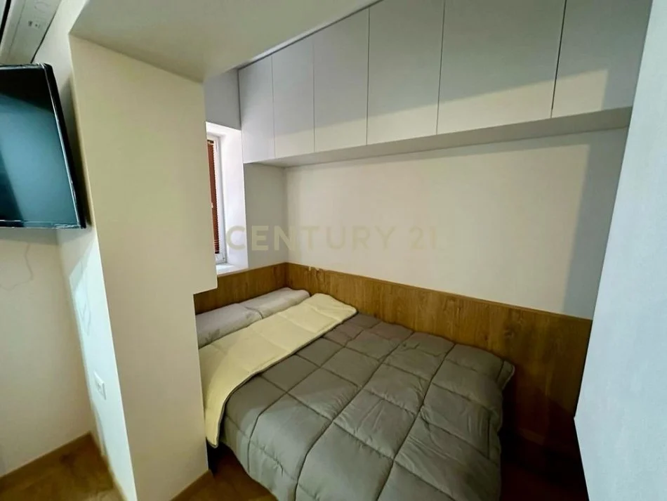 Tirane, jepet me qera apartament 1+1 Kati 2, 40 m² 500 € (Mine Peza)