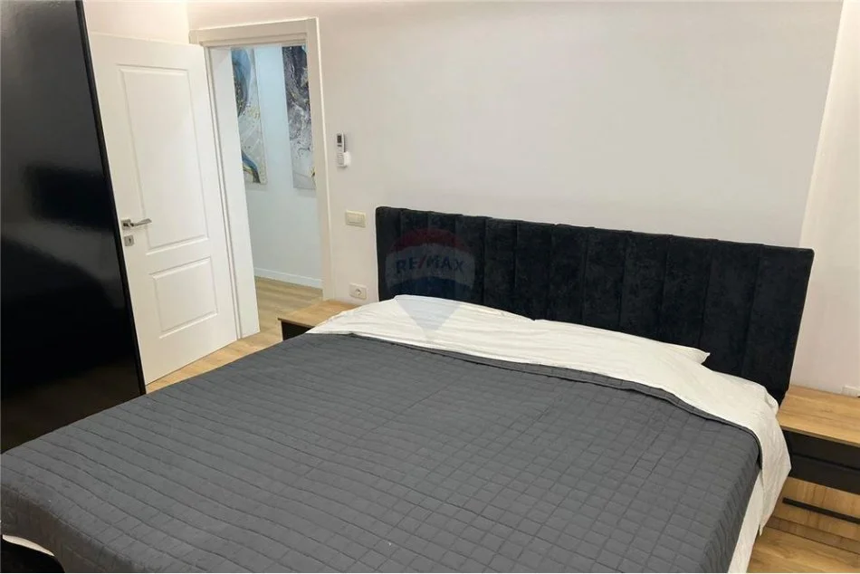 Tirane, jepet me qera apartament 2+1+Ballkon Kati 1, 190 m² 1.100 € (Liqeni i Thate)