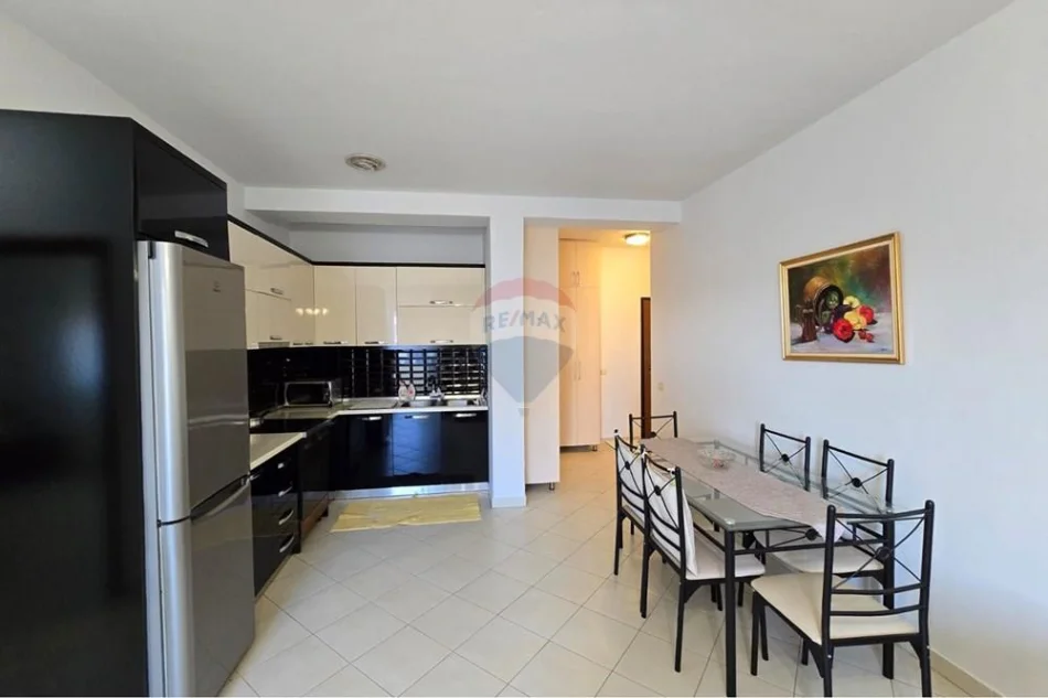 Tirane, jepet me qera 2+1 , 100 m² 450 € (Rruga Sotir Caci)