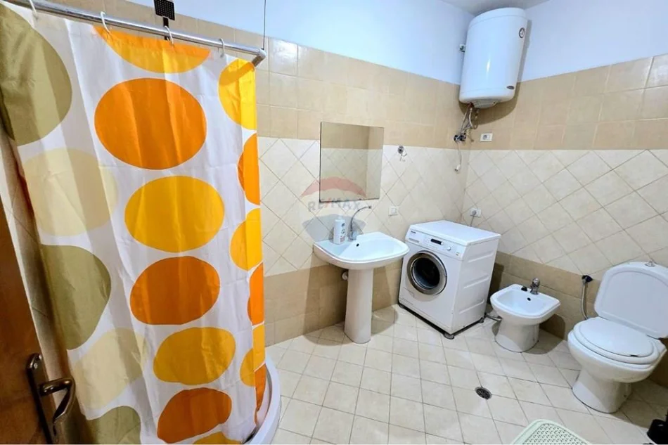 Tirane, jepet me qera 2+1 , 100 m² 450 € (Rruga Sotir Caci)