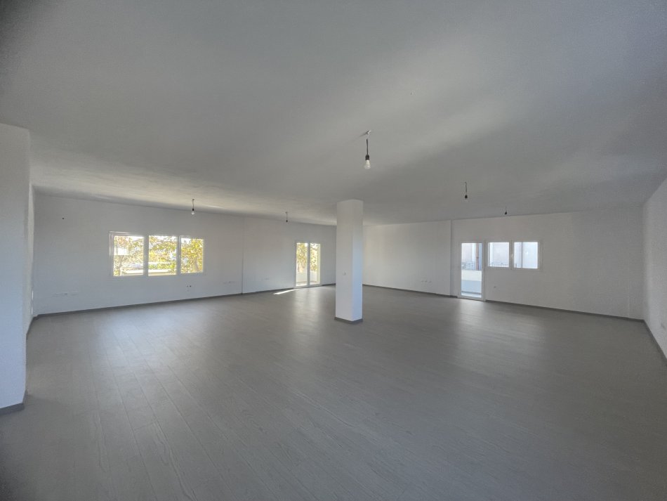Fier, jap me qera ambjent biznesi Kati 2, 236 m² 800 € (Teodori 2 Muzaka)