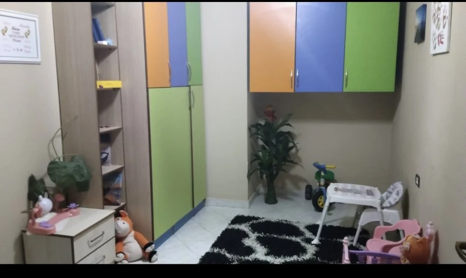 Tirane, jepet me qera apartament 3+1 Kati 7, 85 m² (Gjergj Legisi)