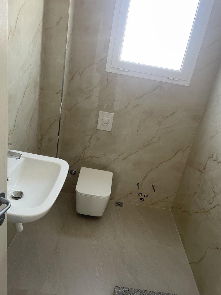Fier, jap me qera ambjent biznesi Kati 2, 236 m² 800 € (Teodori 2 Muzaka)