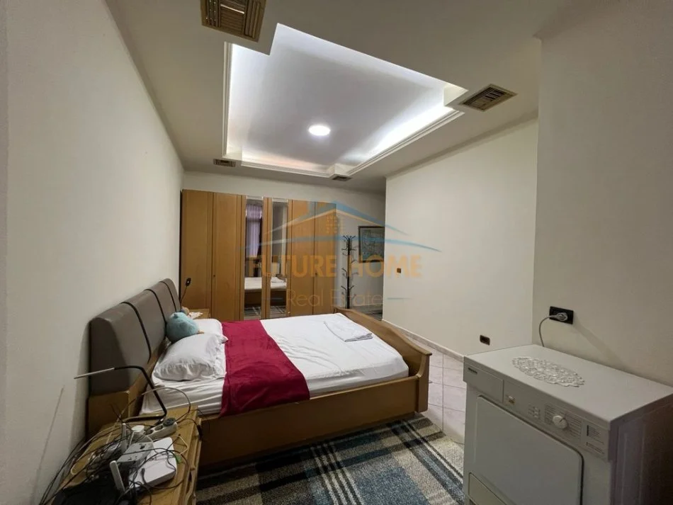 Tirane, jepet me qera apartament Kati 7, 125 m² 700 €