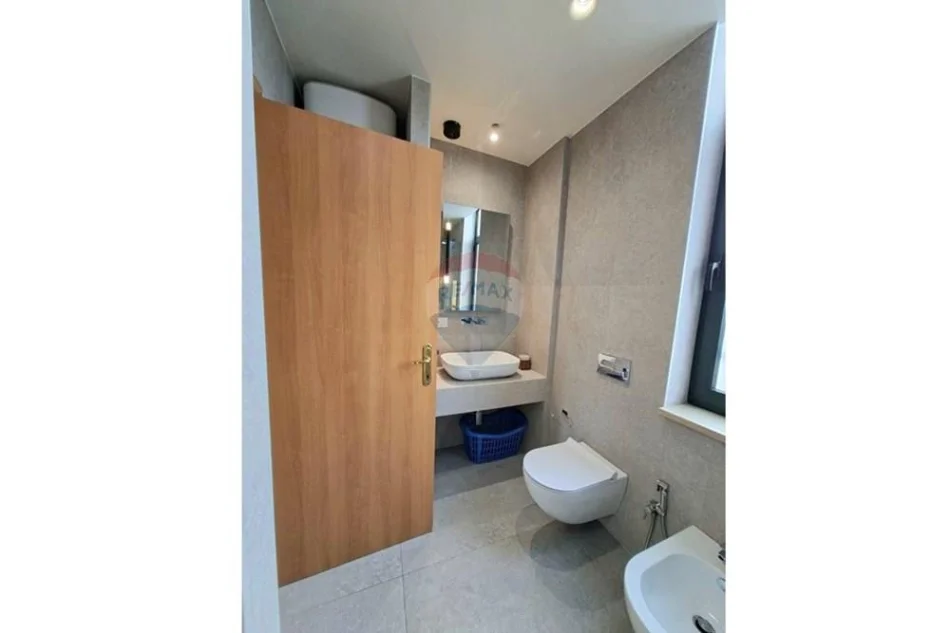 Tirane, jepet me qera 2+1 , 78 m² 1.100 € (Rruga Sami Frasheri)