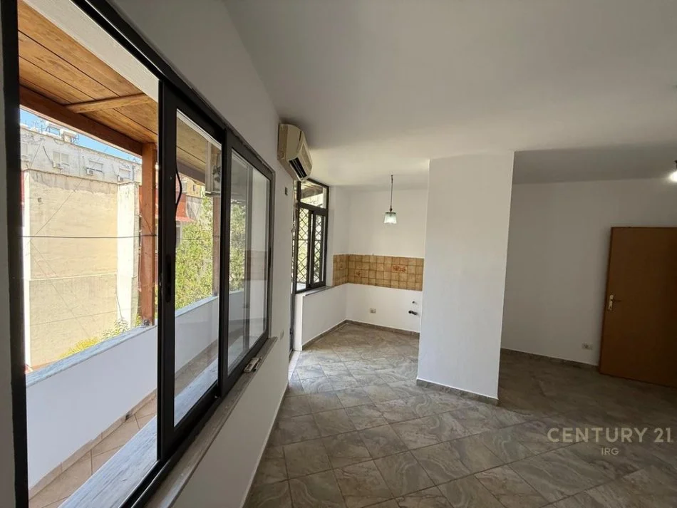 Tirane, shes apartament 1+1 Kati 3, 45 m² 110.000 € 