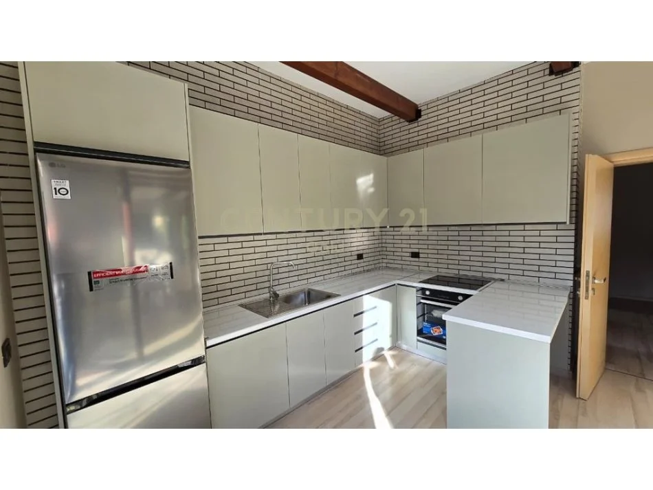 Tirane, jepet me qera Vile 3 Katshe Kati 4, 500 m² 3.200 € (Akacia Hills)