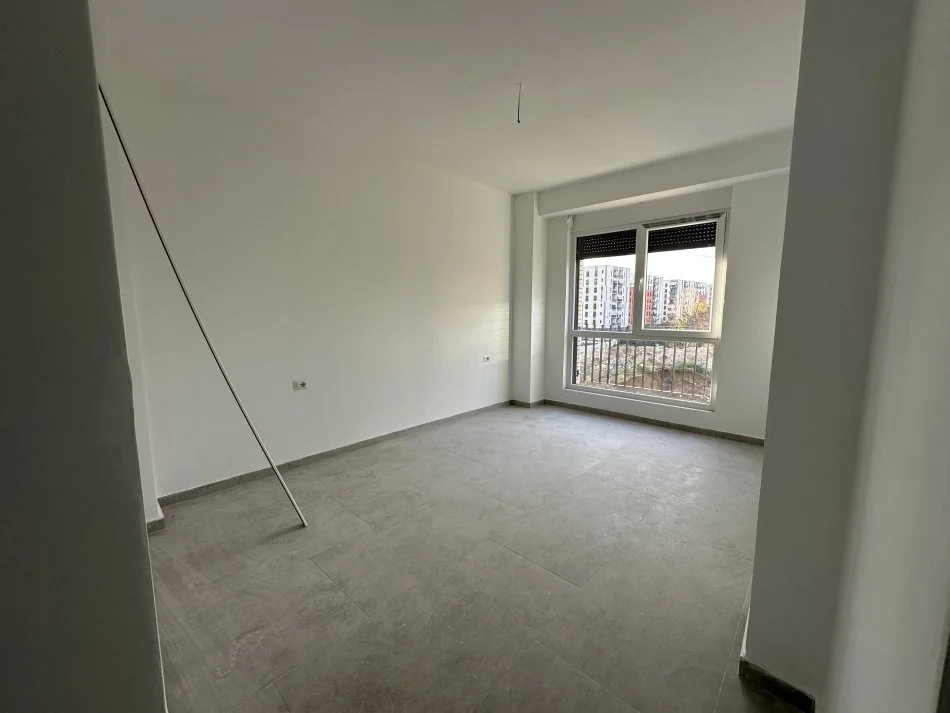 Tirane, jepet me qera apartament 2+1+Ballkon Kati 2, 104 m² 500 € (Ish fusha aviacionit)