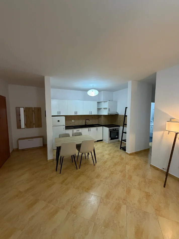Tirane, jap me qera apartament 2+1 , 105 m² 750 € (Don bosco)