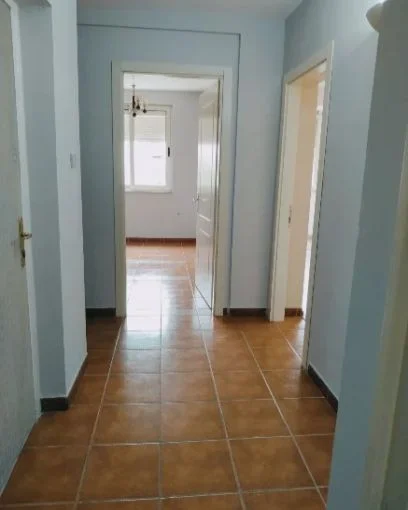 Tirane, jepet me qera zyre Kati 2, 50 m² 600 € (rruga myslym shyri)
