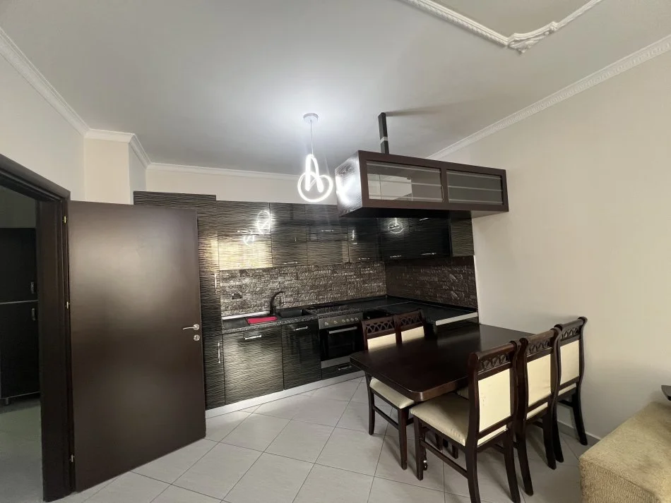 Tirane, shitet apartament 2+1 Kati 6, 145.000 € 