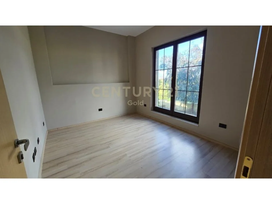 Tirane, jepet me qera Vile 3 Katshe Kati 4, 500 m² 3.200 € (Akacia Hills)