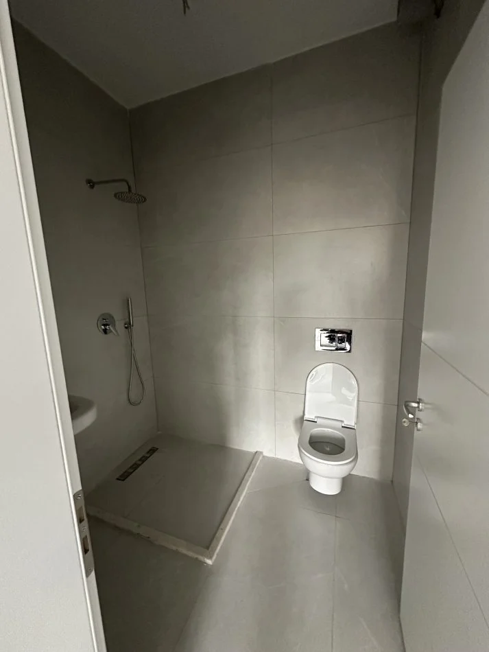 Tirane, jepet me qera apartament 2+1+Ballkon Kati 2, 104 m² 500 € (Ish fusha aviacionit)