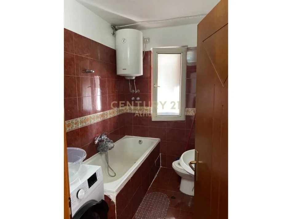 Tirane, shitet apartament 1+1 Kati 5, 47 m² 77.000 € (Rruga Bardhyl, prane Oslo)