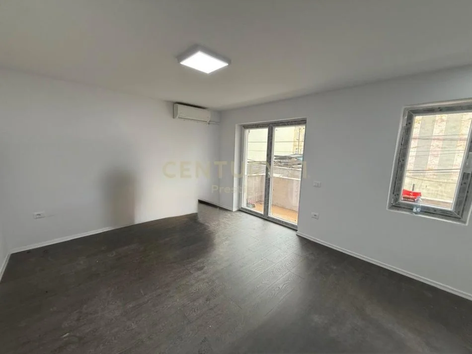 Tirane, jepet me qera apartament 1+1 Kati 1, 58 m² 550 € (Rr. Bardhyl)