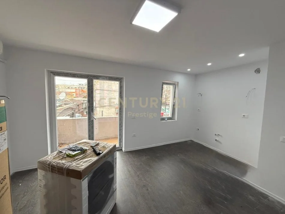 Tirane, jepet me qera apartament 1+1 Kati 1, 58 m² 550 € (Rr. Bardhyl)