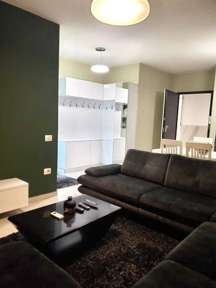 Tirane, jepet me qera apartament 2+1 , 110 m² 900 € (Stadiumi dinamo)