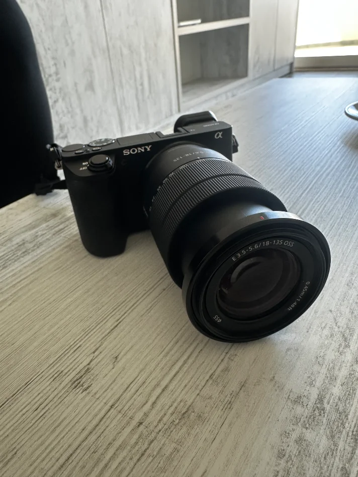 Durres, shes Sony A6500 + 18-135mm OSS | SUPER gjendje | Vetëm 31K shutter