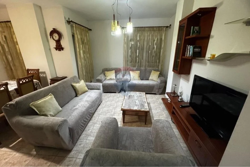 Tirane, jepet me qera apartament 2+1 Kati 3, 120 m² 550 € (Rruga Shkelqim Fusha)