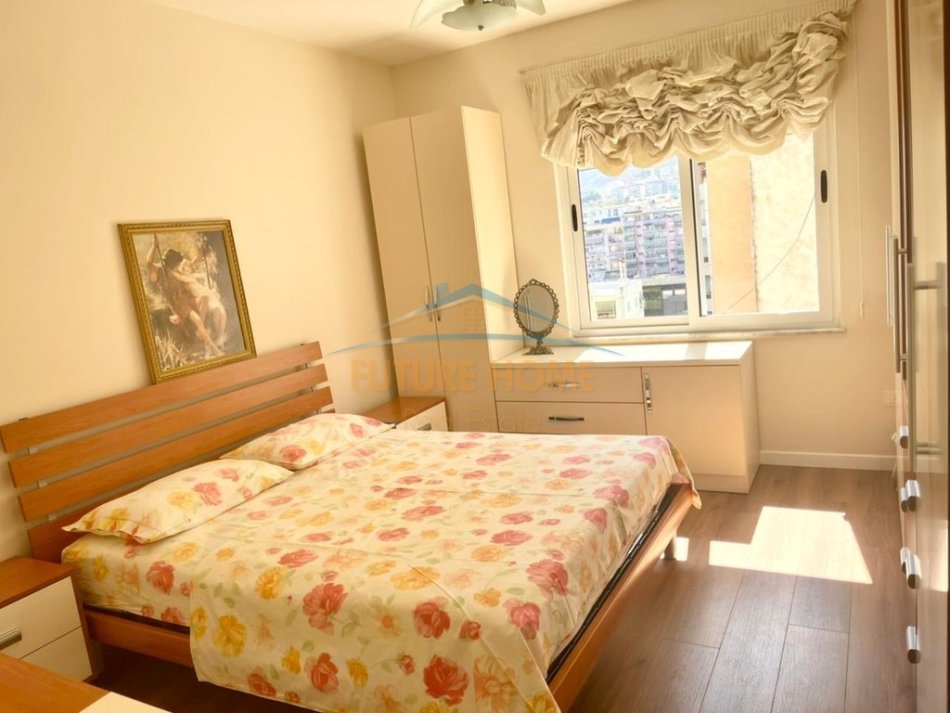 Tirane, shitet apartament 1+1+Ballkon Kati 10, 64 m² 155.000 € (Komuna e Parisit)