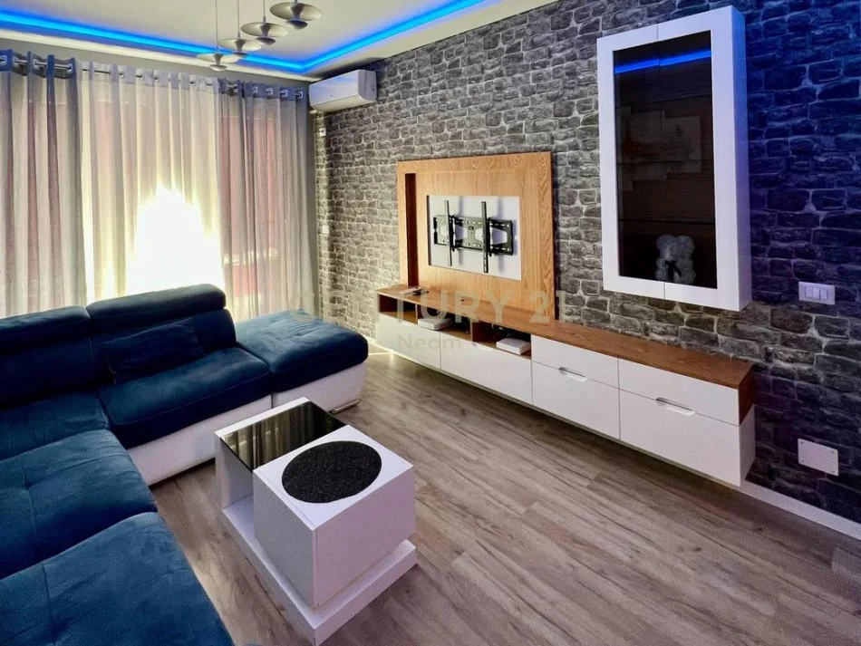 Tirane, shitet apartament 2+1 Kati 2, 87 m² 118.000 € (Astir)