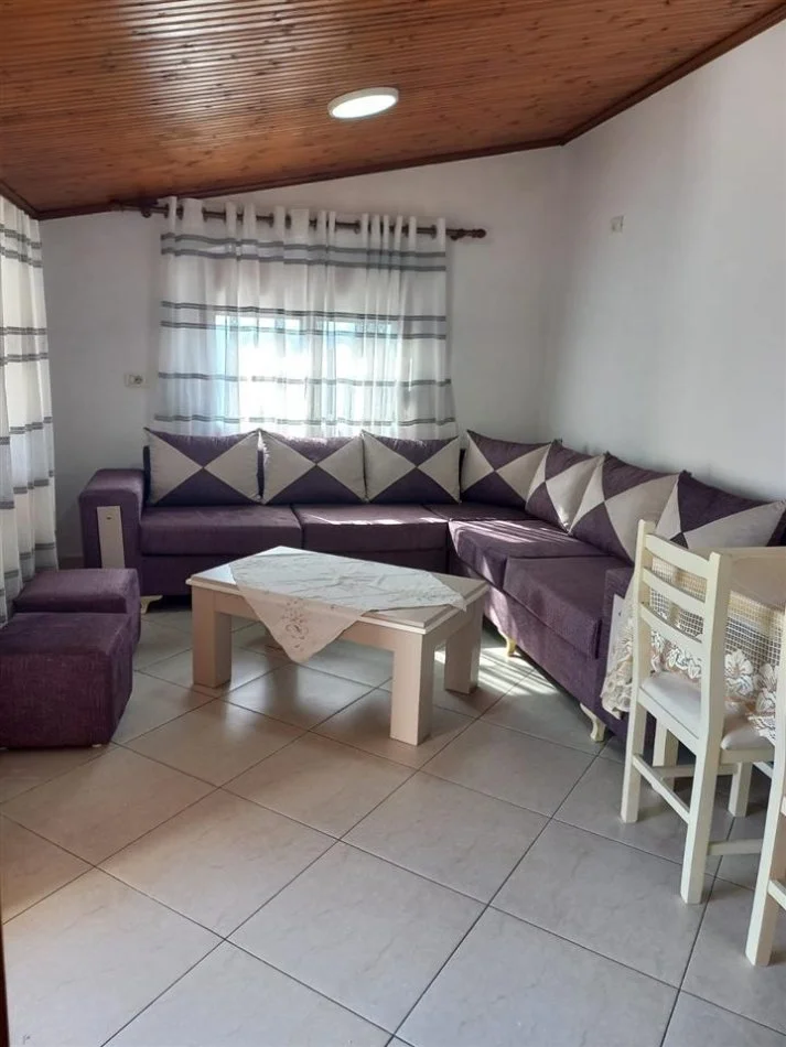Tirane, jepet me qera shtepi 2+1+Ballkon Kati 3, 93 m² 400 € (Laprake , Spitali Ushtarak)