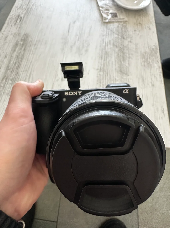 Durres, shes Sony A6500 + 18-135mm OSS | SUPER gjendje | Vetëm 31K shutter