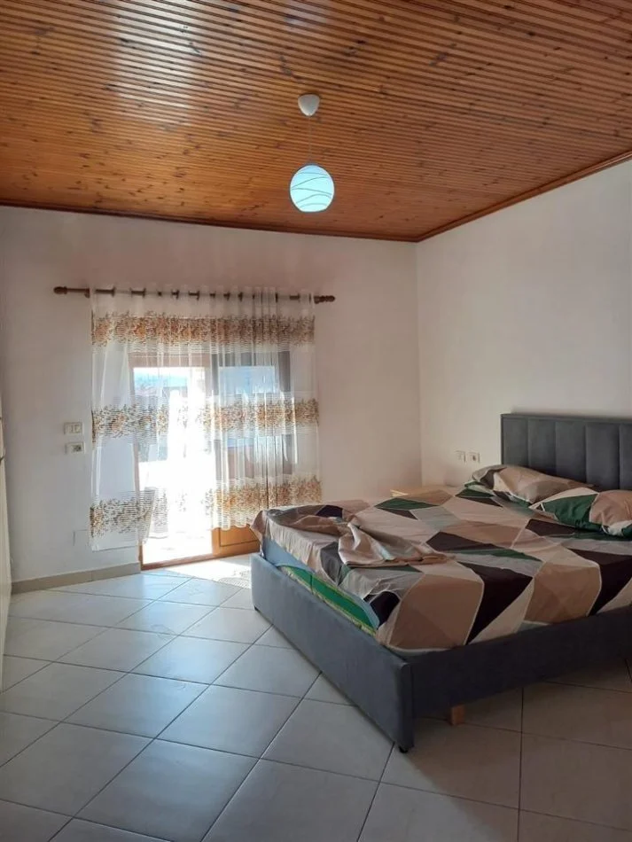 Tirane, jepet me qera shtepi 2+1+Ballkon Kati 3, 93 m² 400 € (Laprake , Spitali Ushtarak)