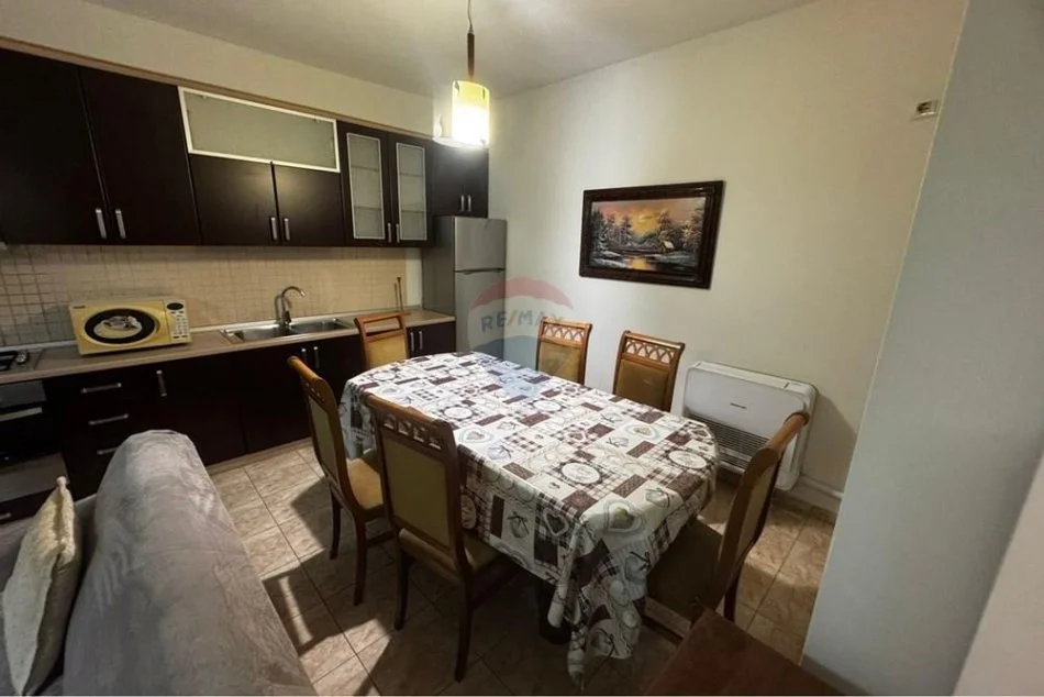 Tirane, jepet me qera apartament 2+1 Kati 3, 120 m² 550 € (Rruga Shkelqim Fusha)