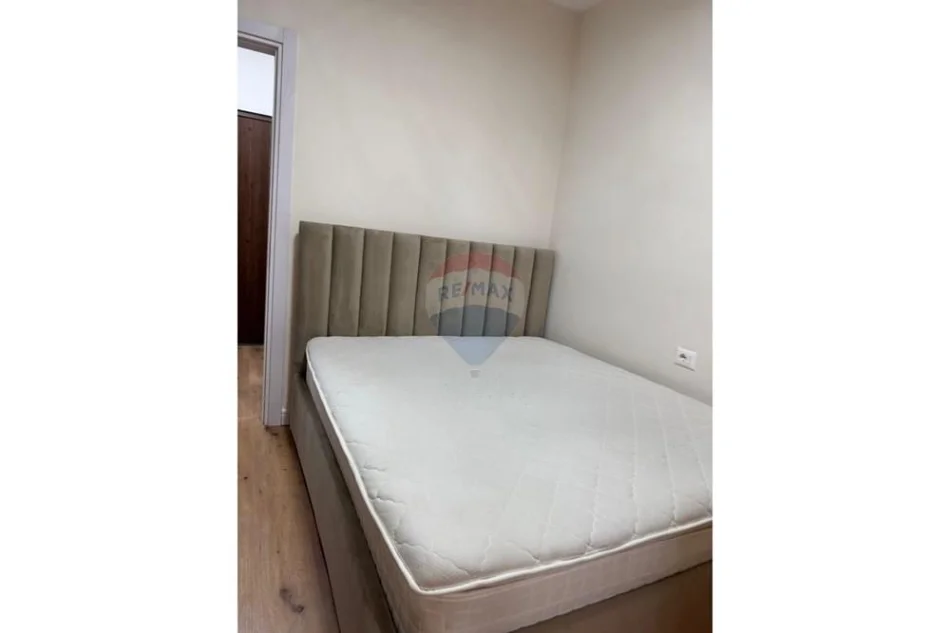 Tirane, jepet me qera 1+1 , 67 m² 550 € (Yzberisht)