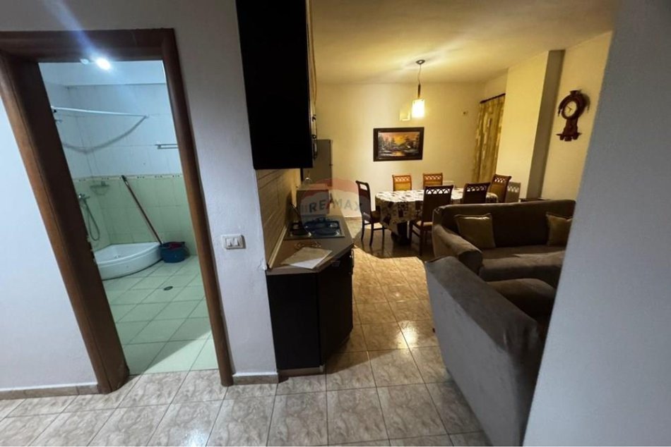 Tirane, jepet me qera apartament 2+1 Kati 3, 120 m² 550 € (Rruga Shkelqim Fusha)